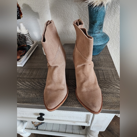 Matisse Shamus Distressed Suede Ankle Boots - Picture 4 of 4